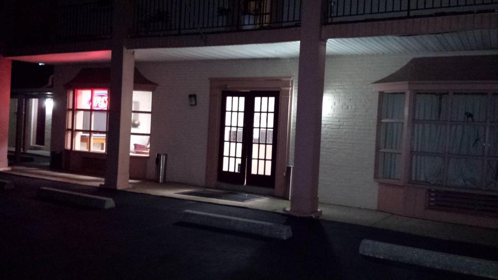 Red Carpet Inn & Suites New Cumberland Exterior foto